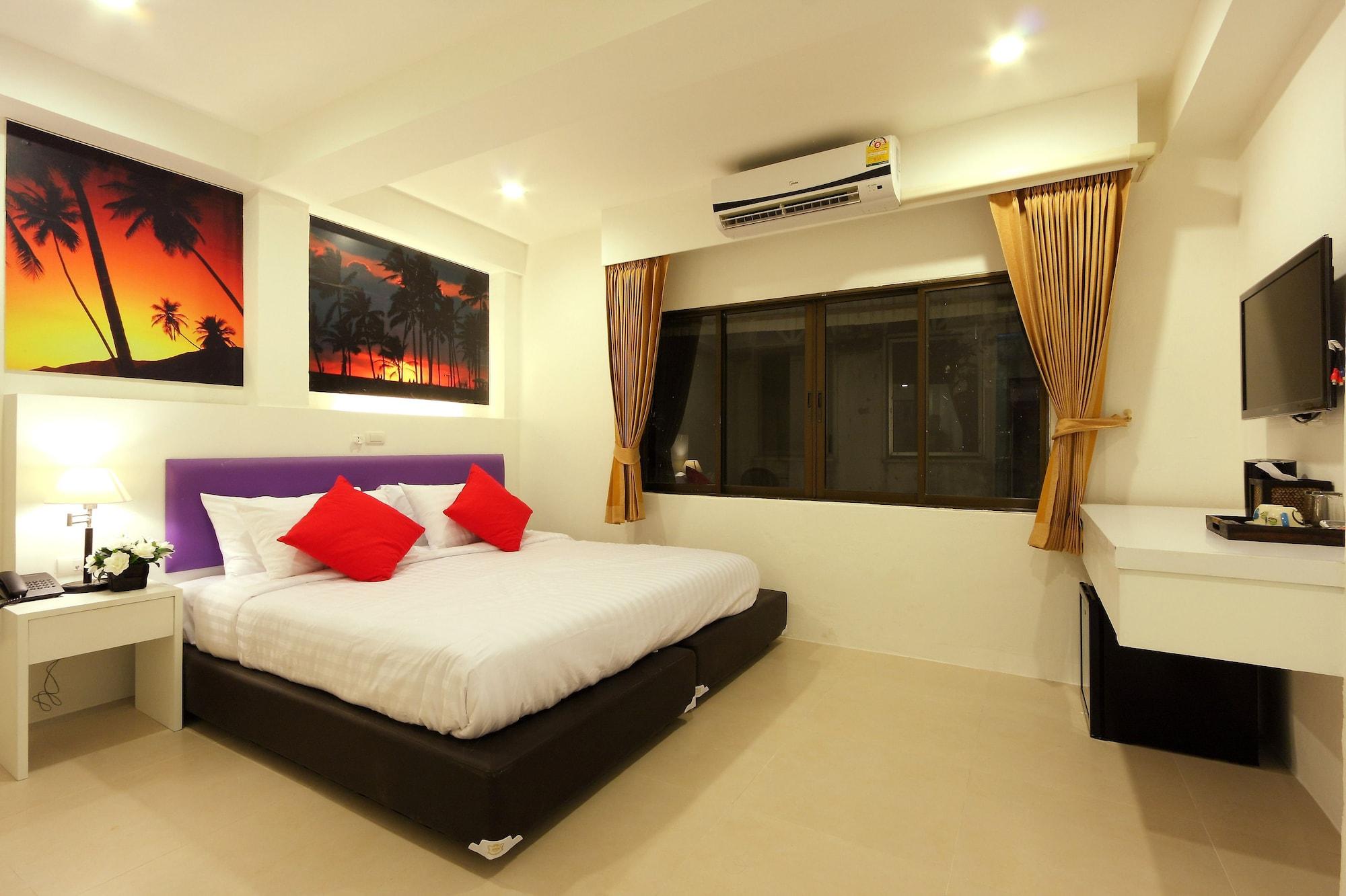Armoni Patong Beach Hotel Exterior photo
