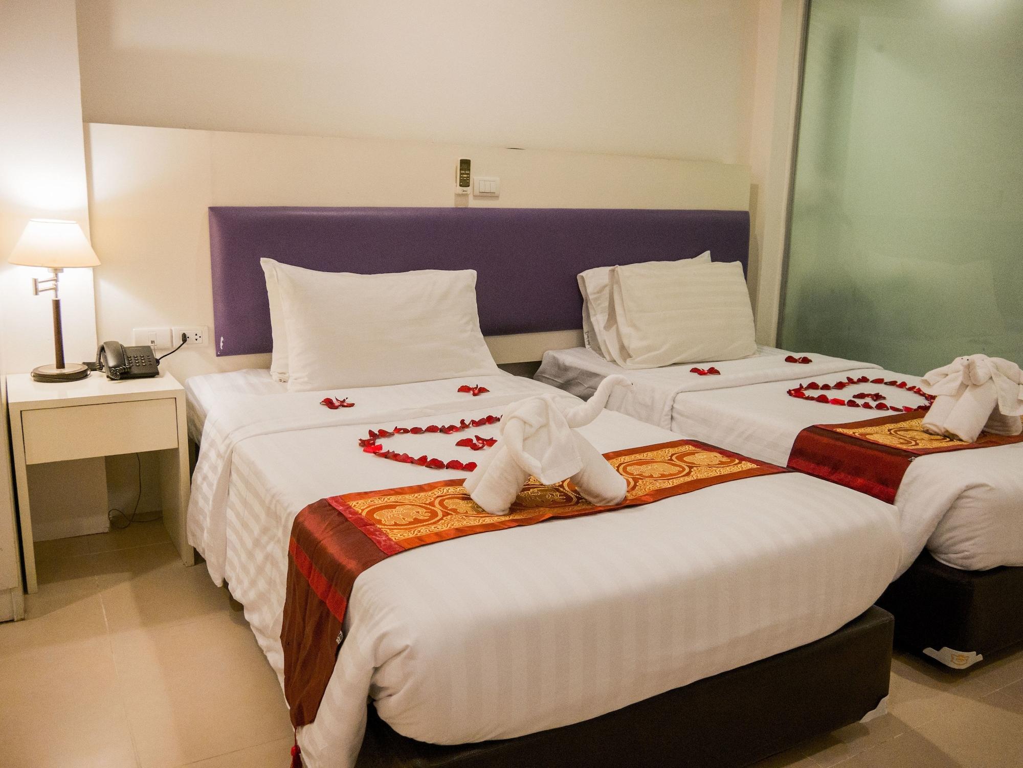 Armoni Patong Beach Hotel Exterior photo