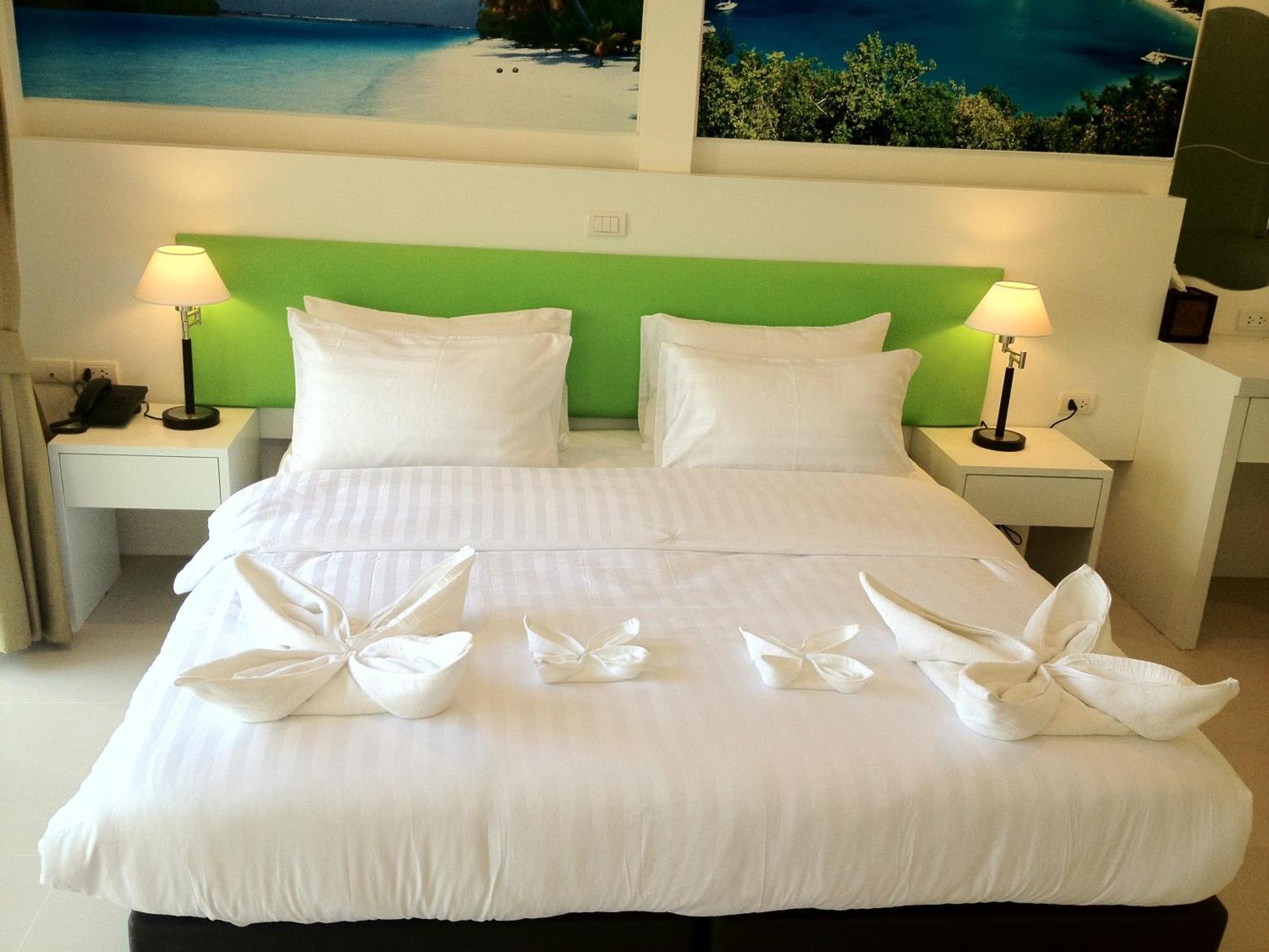 Armoni Patong Beach Hotel Exterior photo