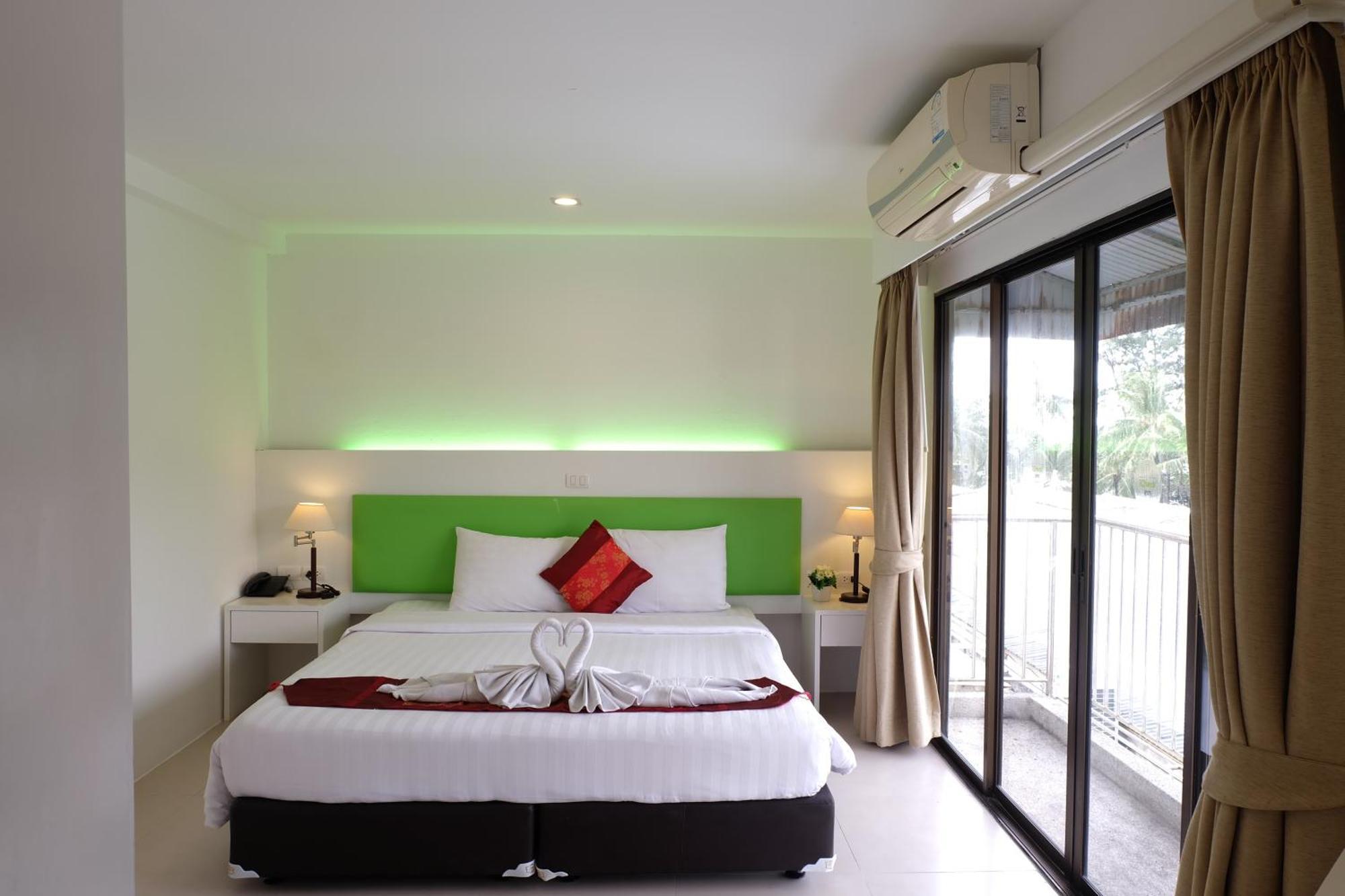 Armoni Patong Beach Hotel Room photo