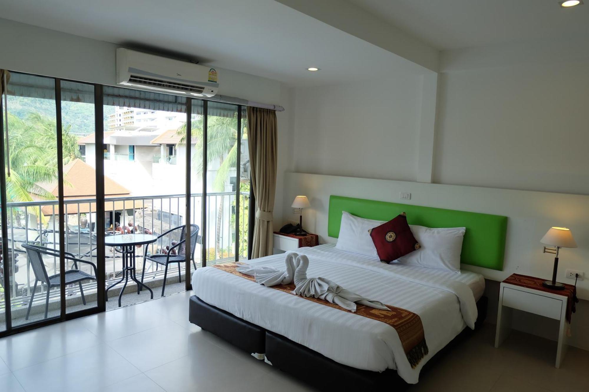 Armoni Patong Beach Hotel Room photo