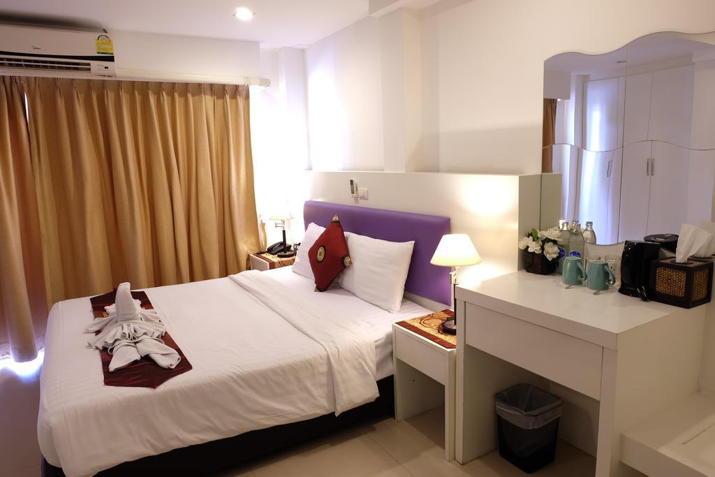 Armoni Patong Beach Hotel Exterior photo