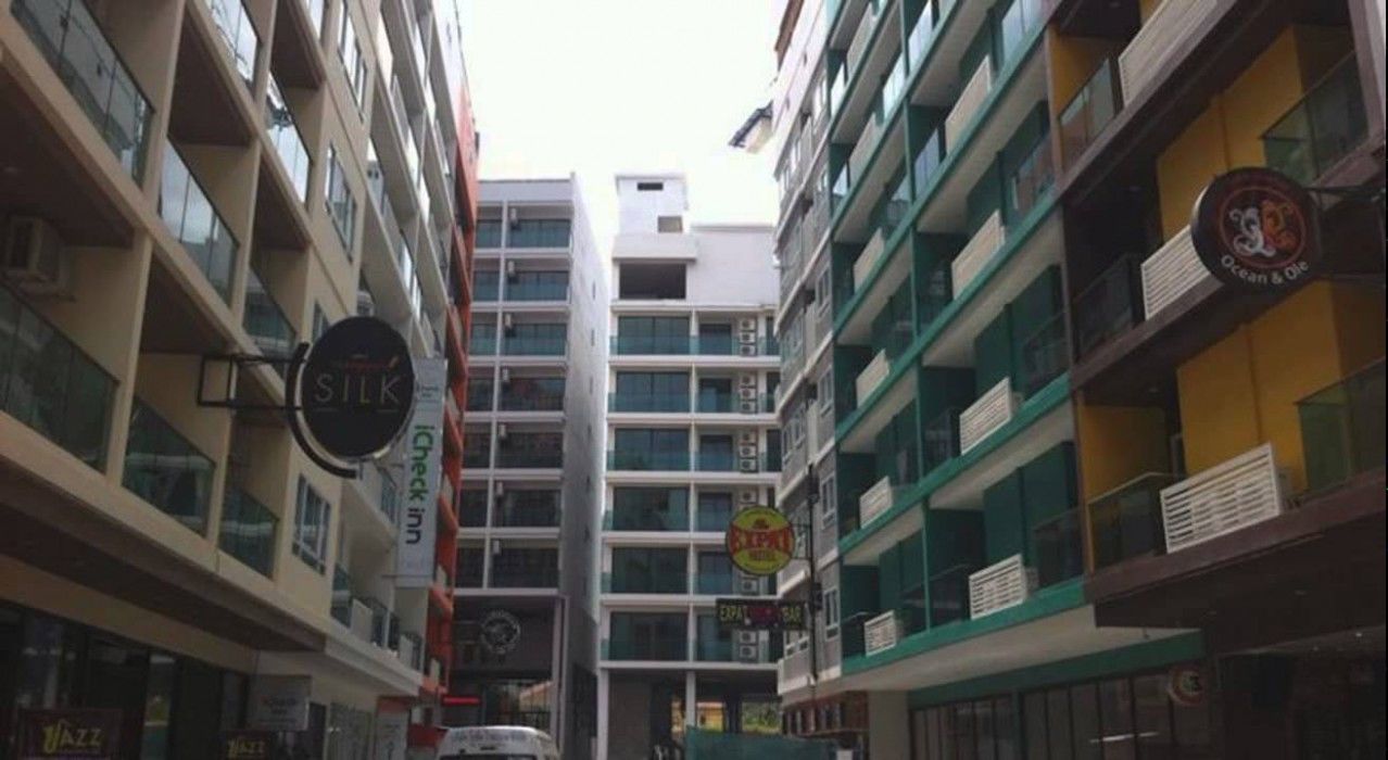 Armoni Patong Beach Hotel Exterior photo