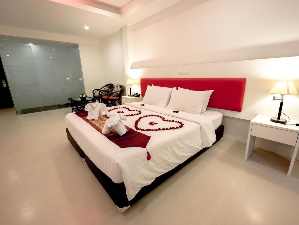 Armoni Patong Beach Hotel Exterior photo
