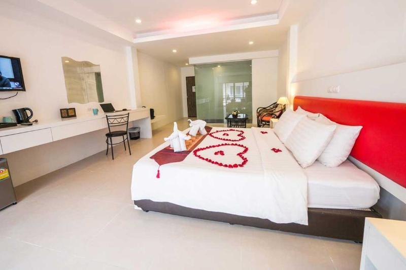 Armoni Patong Beach Hotel Exterior photo